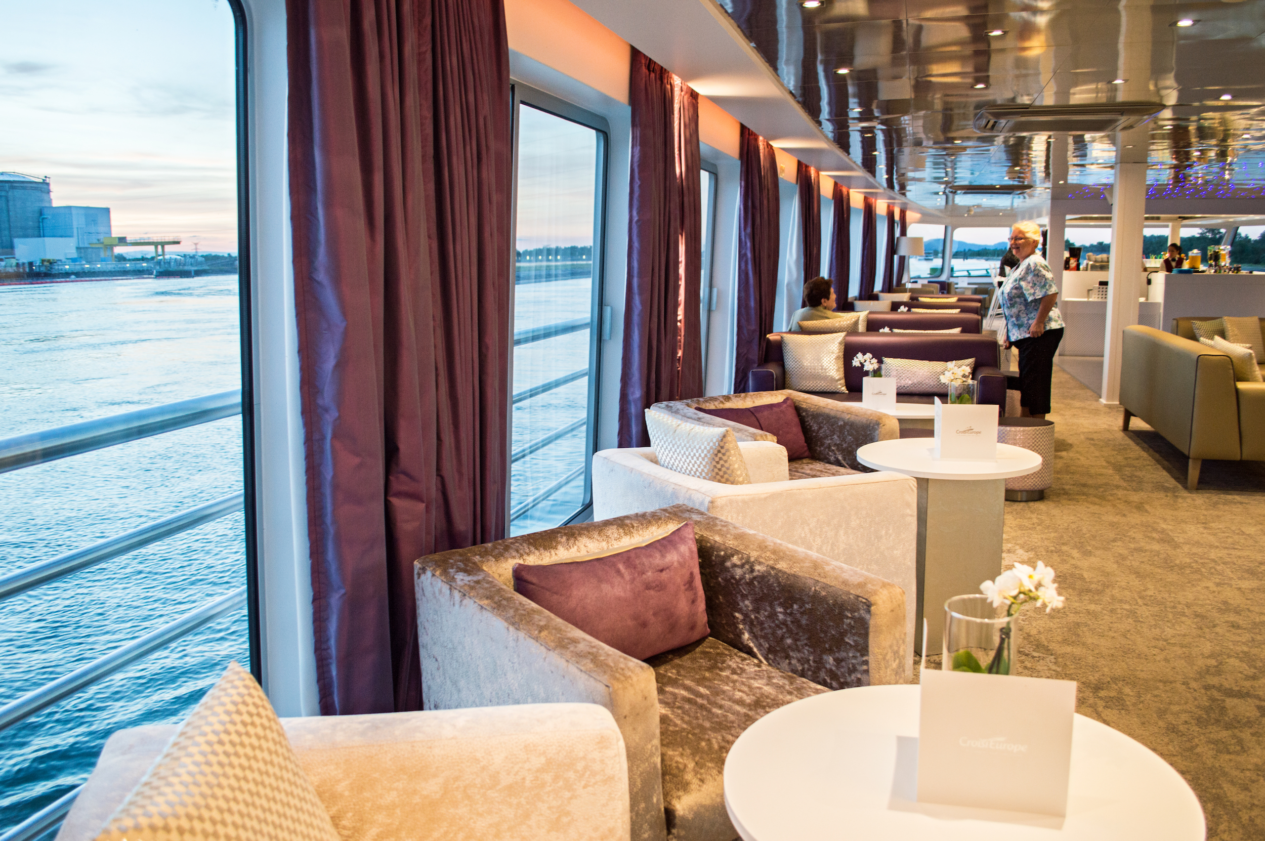 CroisiEurope MS Lafayette Lounge Bar 4.jpg